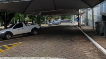 Estrutura para o Carnaval está sendo instalada na Praça Central